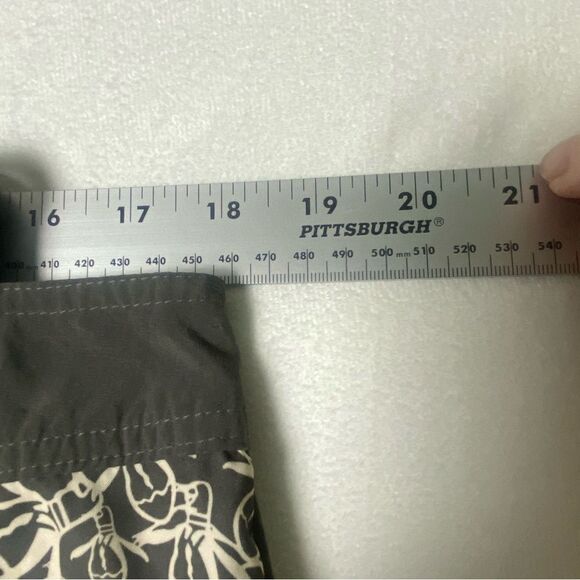 Penguin by Munsingwear Penguin Print Board Shorts Size 36 - Picture 10 of 13